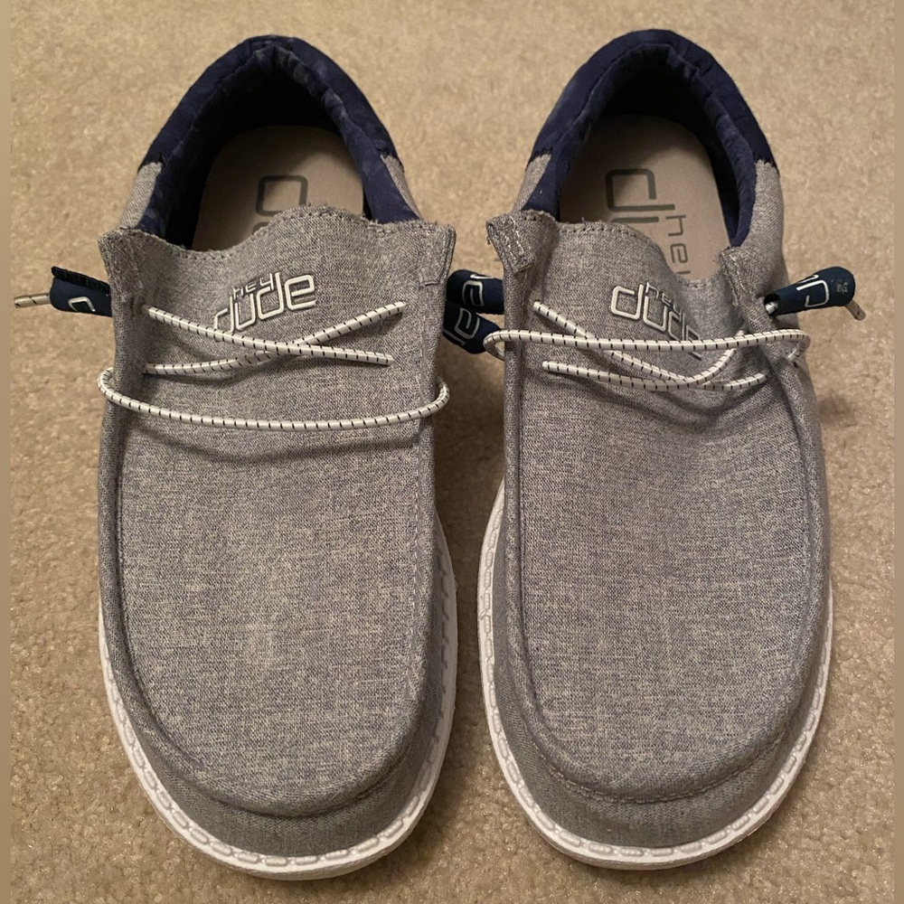 Men’s Hey Dudes, size 7